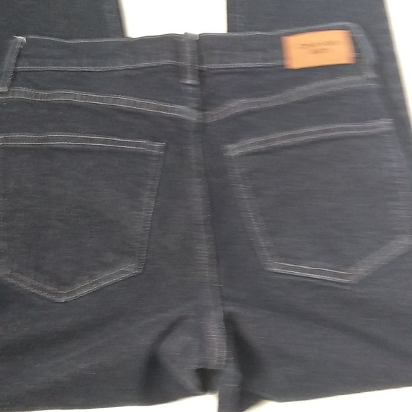 Women's size 28 Calvin Klein jeans. Like new. Nice tight fitting jeans. Hot Mom - Picture 4 of 8